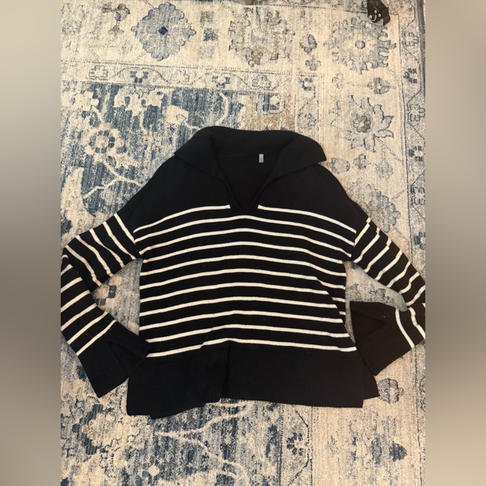 Elie Tahari Sweater